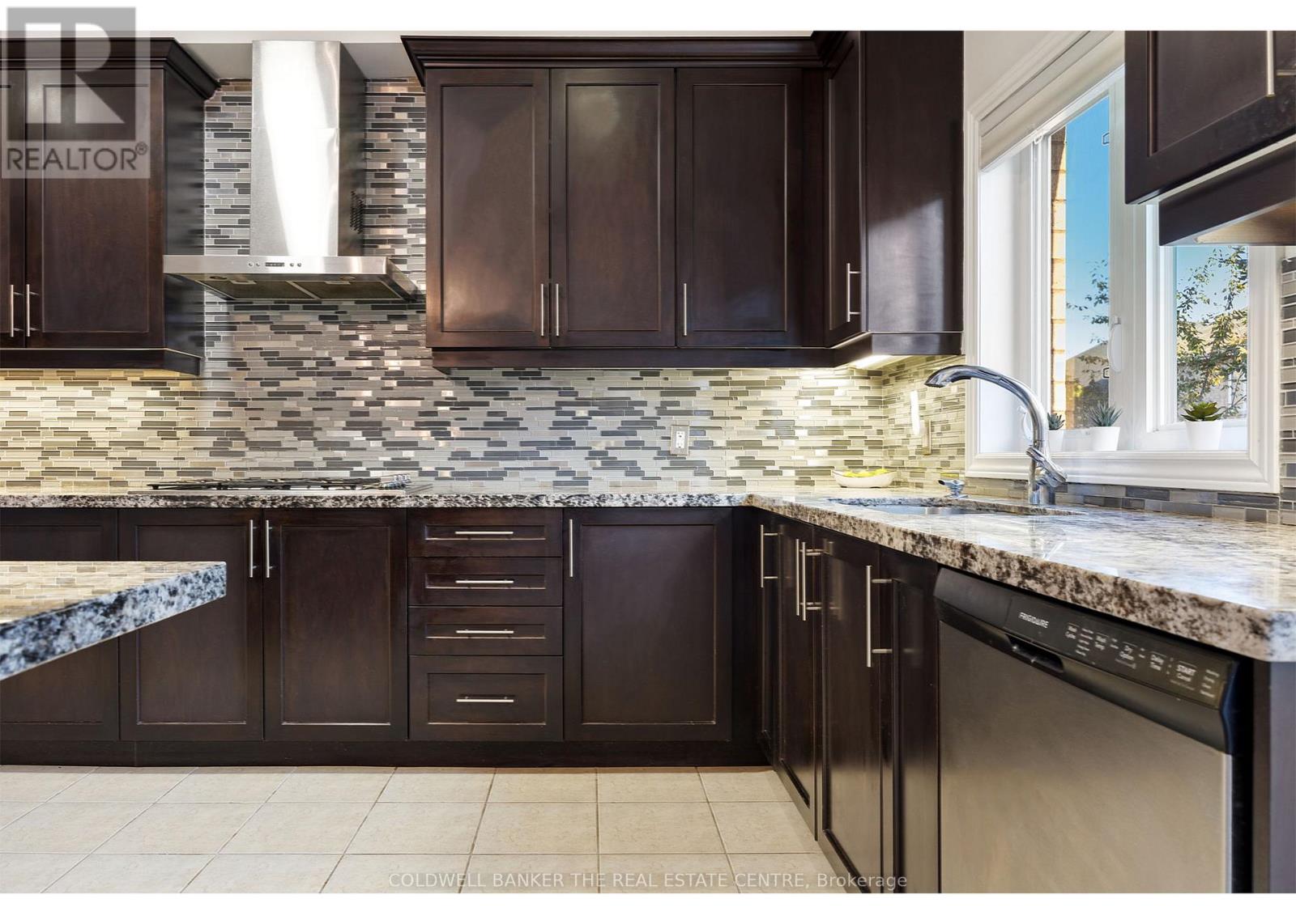 27 Barletta Drive, Vaughan, Ontario  L6A 4H5 - Photo 11 - N12489568