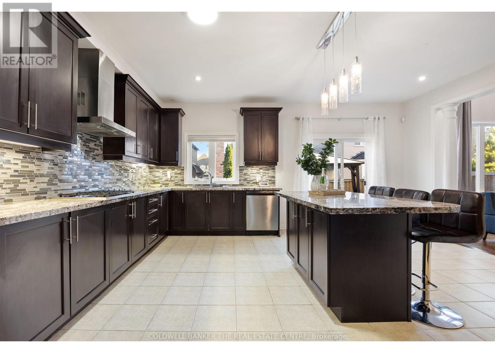 27 Barletta Drive, Vaughan, Ontario  L6A 4H5 - Photo 13 - N12489568