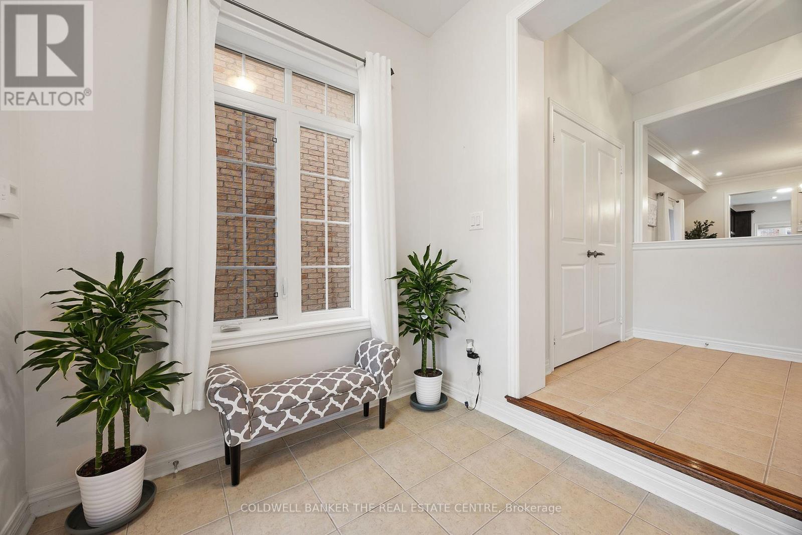 27 Barletta Drive, Vaughan, Ontario  L6A 4H5 - Photo 4 - N12489568