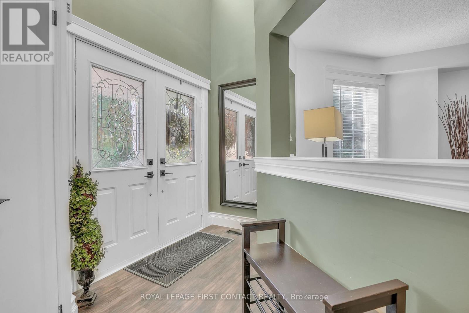 1328 Vincent Crescent, Innisfil, Ontario  L9S 1Z8 - Photo 3 - N12489654