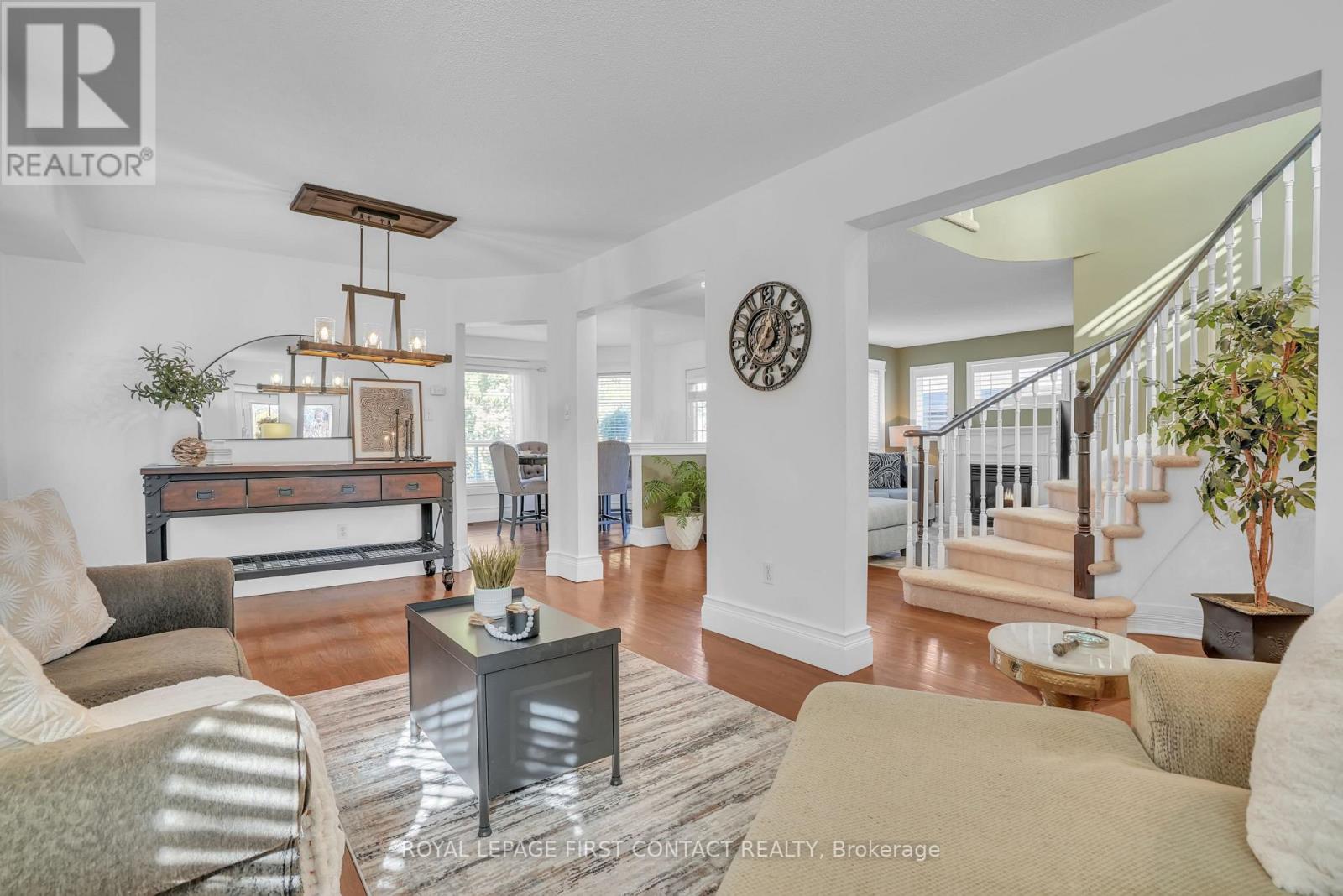 1328 Vincent Crescent, Innisfil, Ontario  L9S 1Z8 - Photo 4 - N12489654