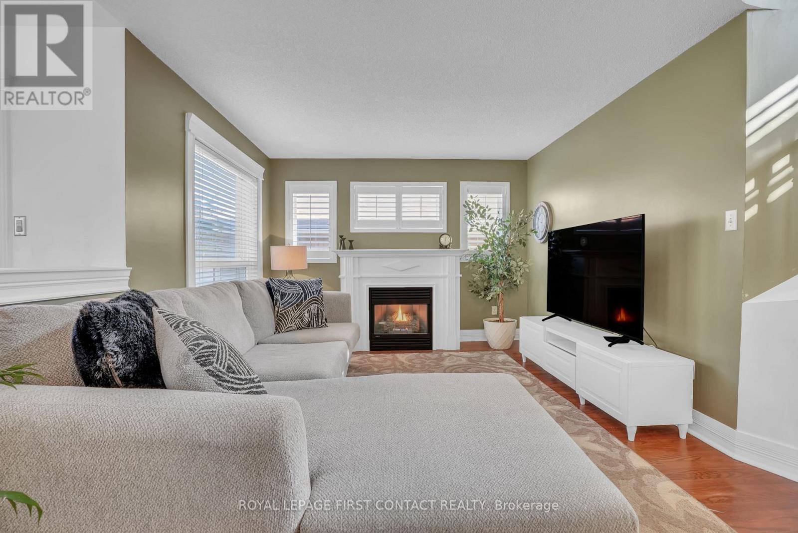 1328 Vincent Crescent, Innisfil, Ontario  L9S 1Z8 - Photo 5 - N12489654