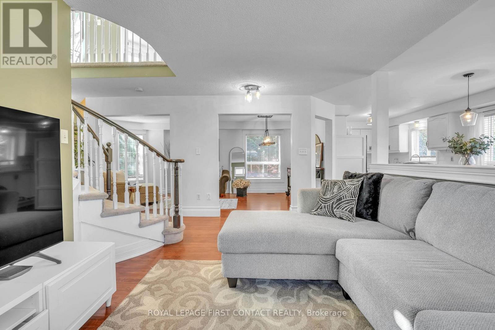 1328 Vincent Crescent, Innisfil, Ontario  L9S 1Z8 - Photo 6 - N12489654