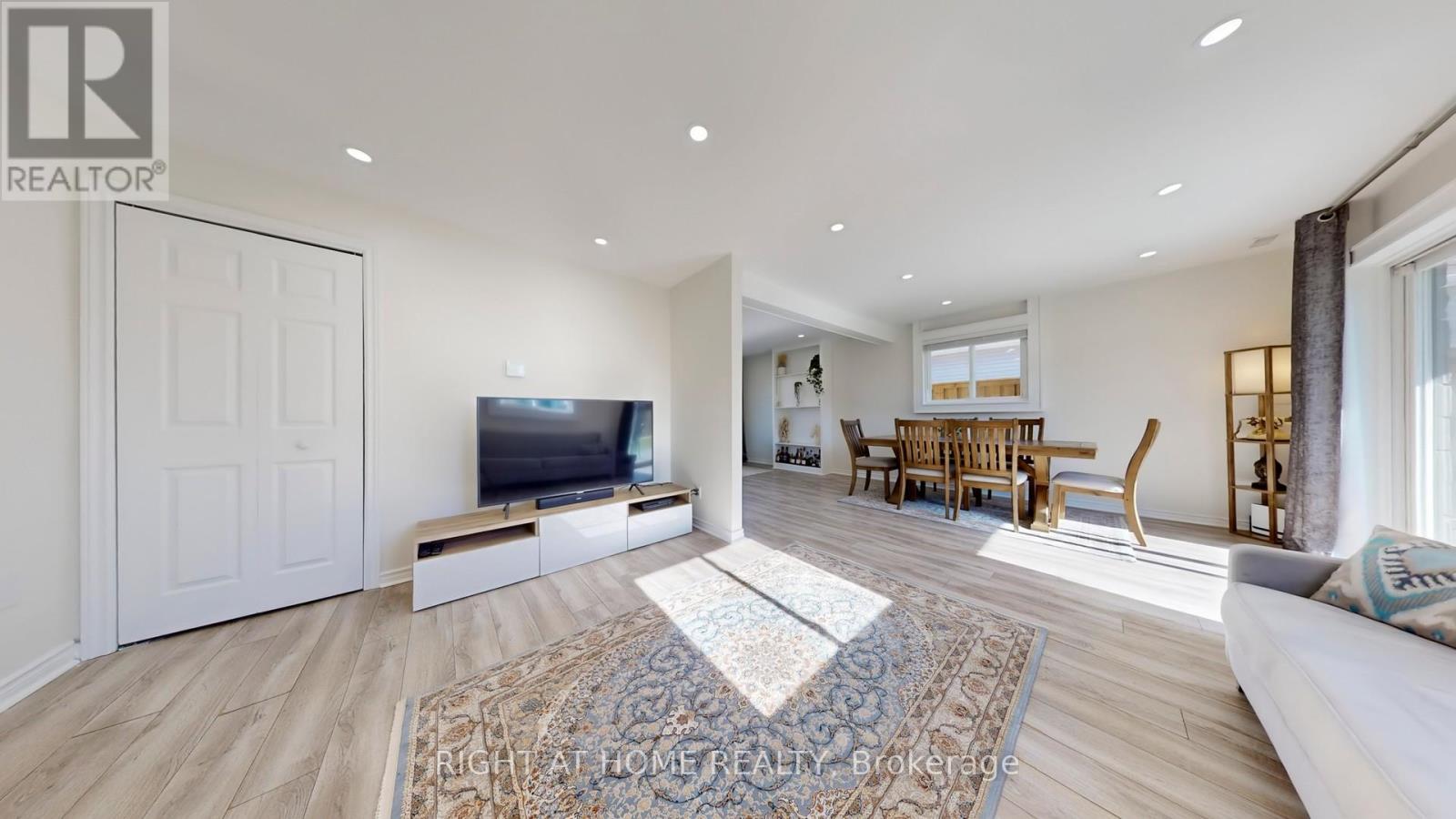 293 Cedarholme Avenue, Georgina, Ontario  L4P 2W5 - Photo 12 - N12489672