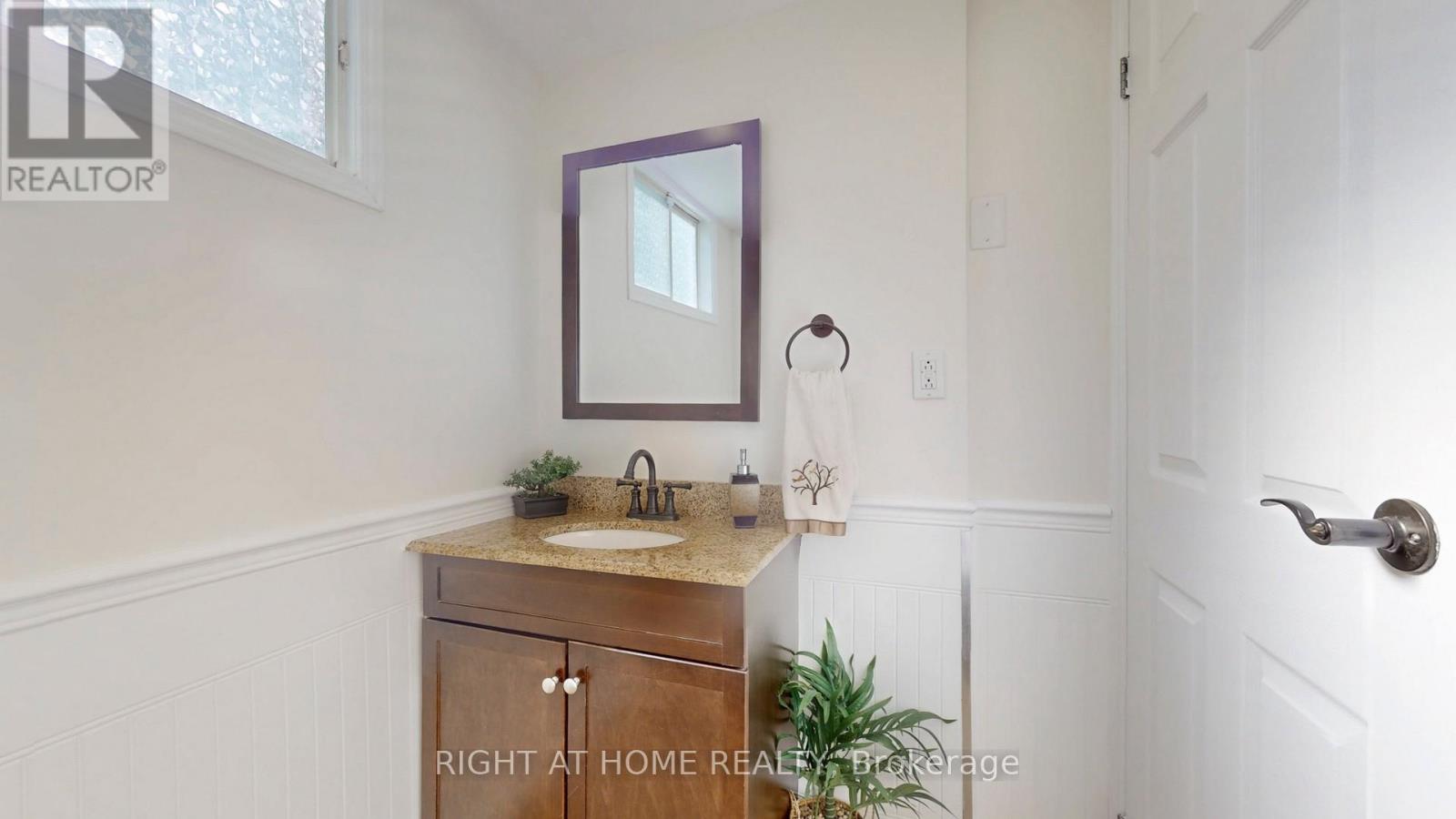 293 Cedarholme Avenue, Georgina, Ontario  L4P 2W5 - Photo 15 - N12489672