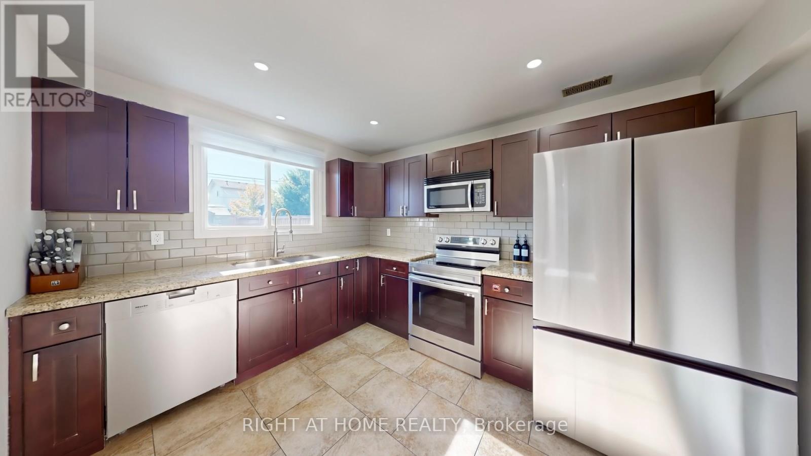 293 Cedarholme Avenue, Georgina, Ontario  L4P 2W5 - Photo 16 - N12489672