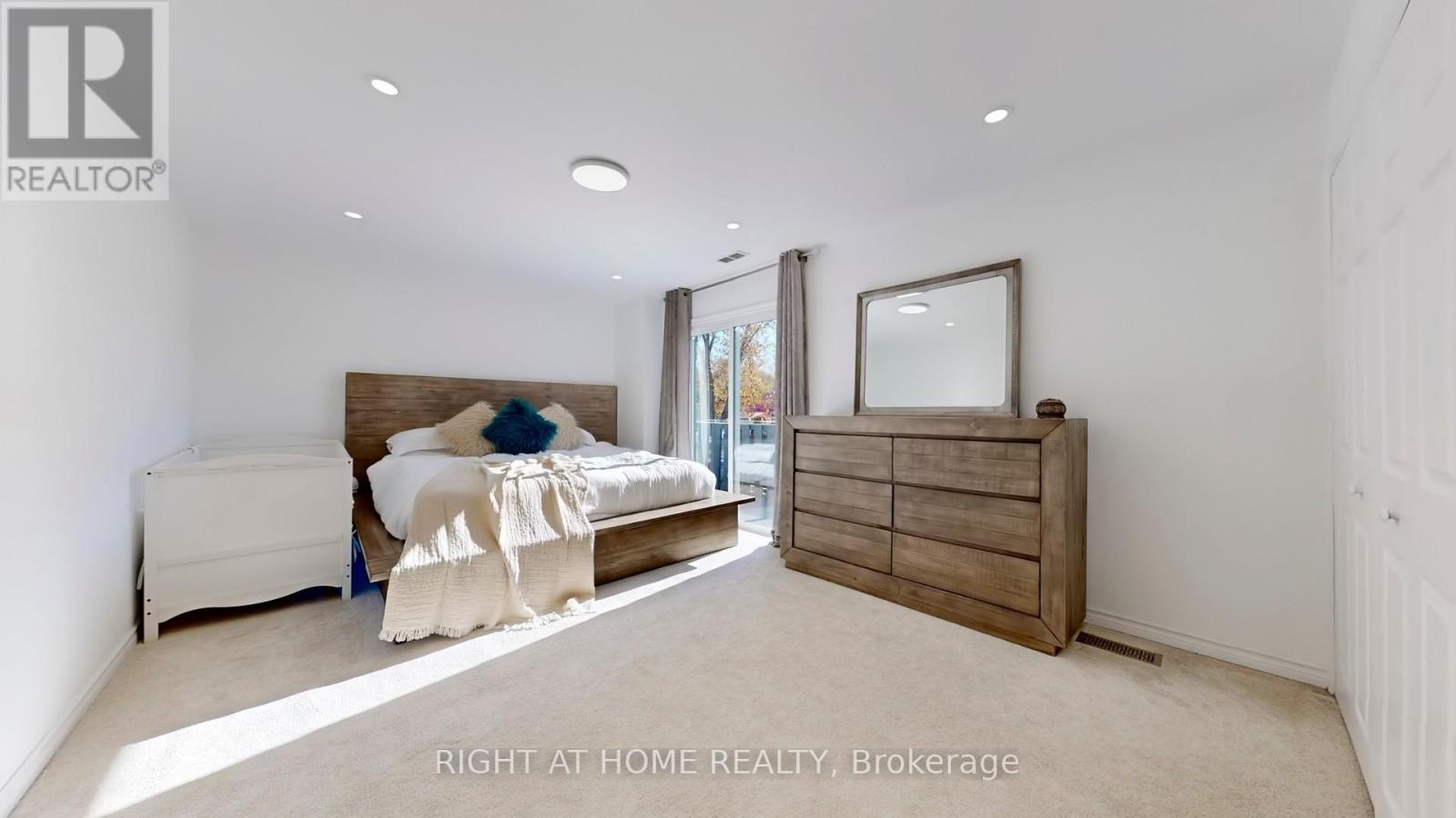 293 Cedarholme Avenue, Georgina, Ontario  L4P 2W5 - Photo 18 - N12489672