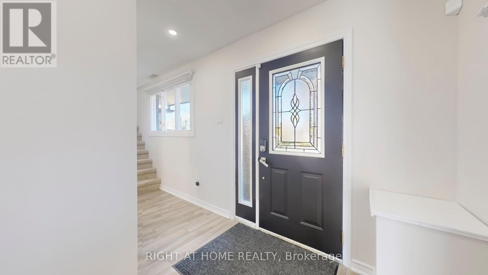 293 Cedarholme Avenue, Georgina, Ontario  L4P 2W5 - Photo 3 - N12489672