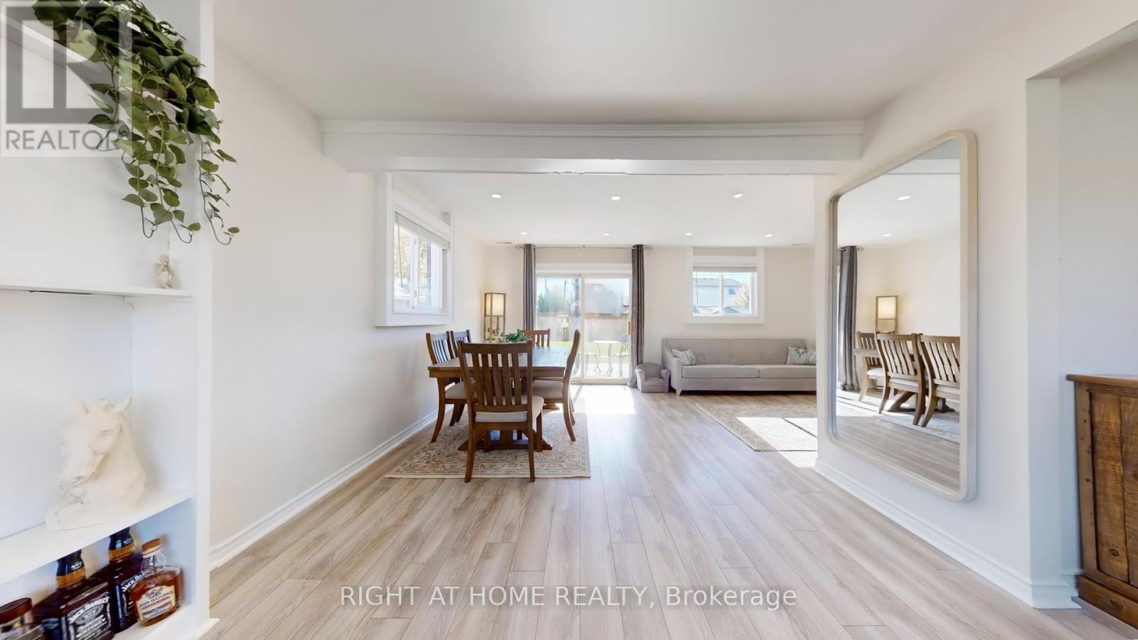 293 Cedarholme Avenue, Georgina, Ontario  L4P 2W5 - Photo 6 - N12489672