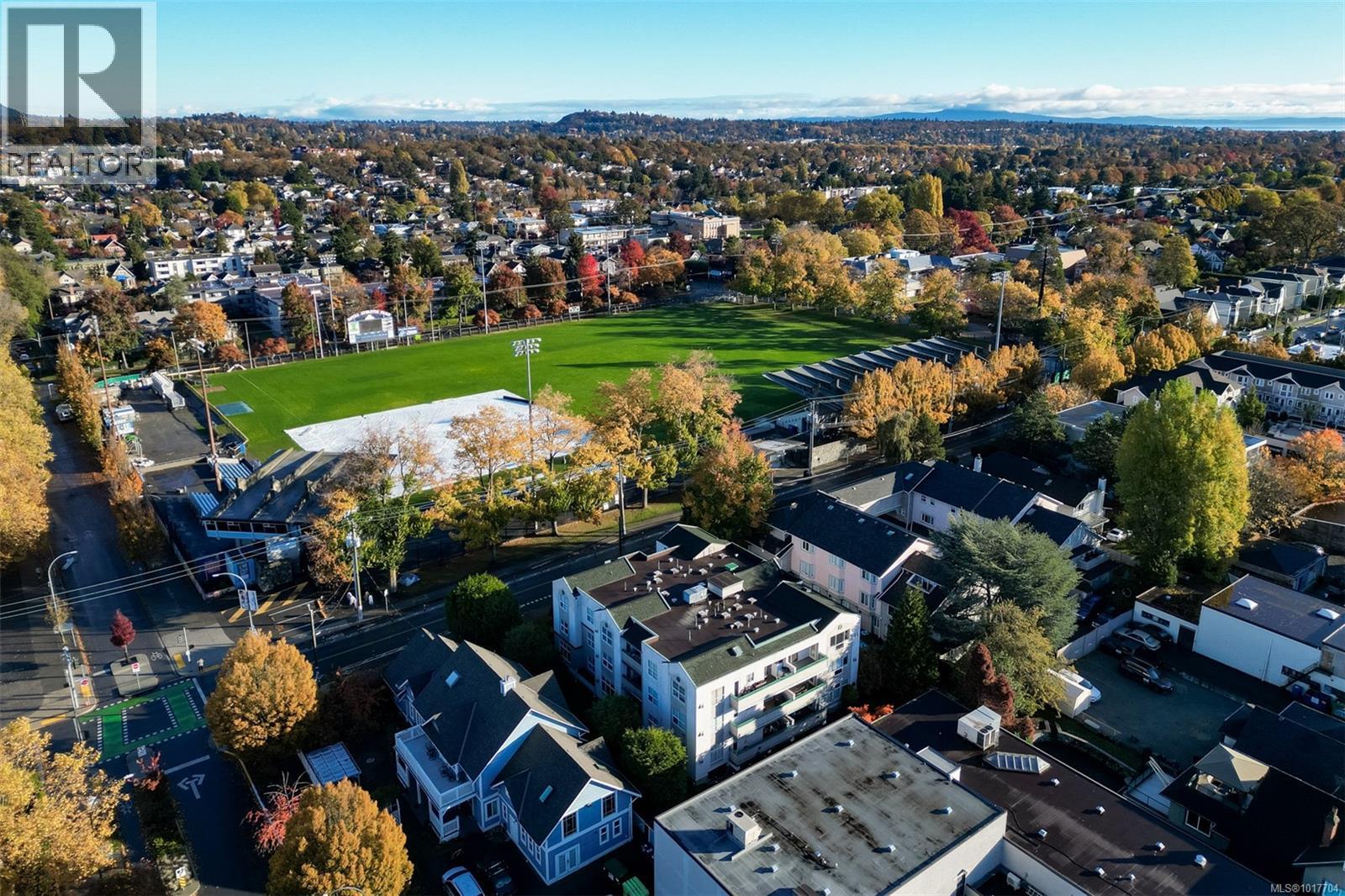 302 1007 Caledonia Ave, Victoria, British Columbia