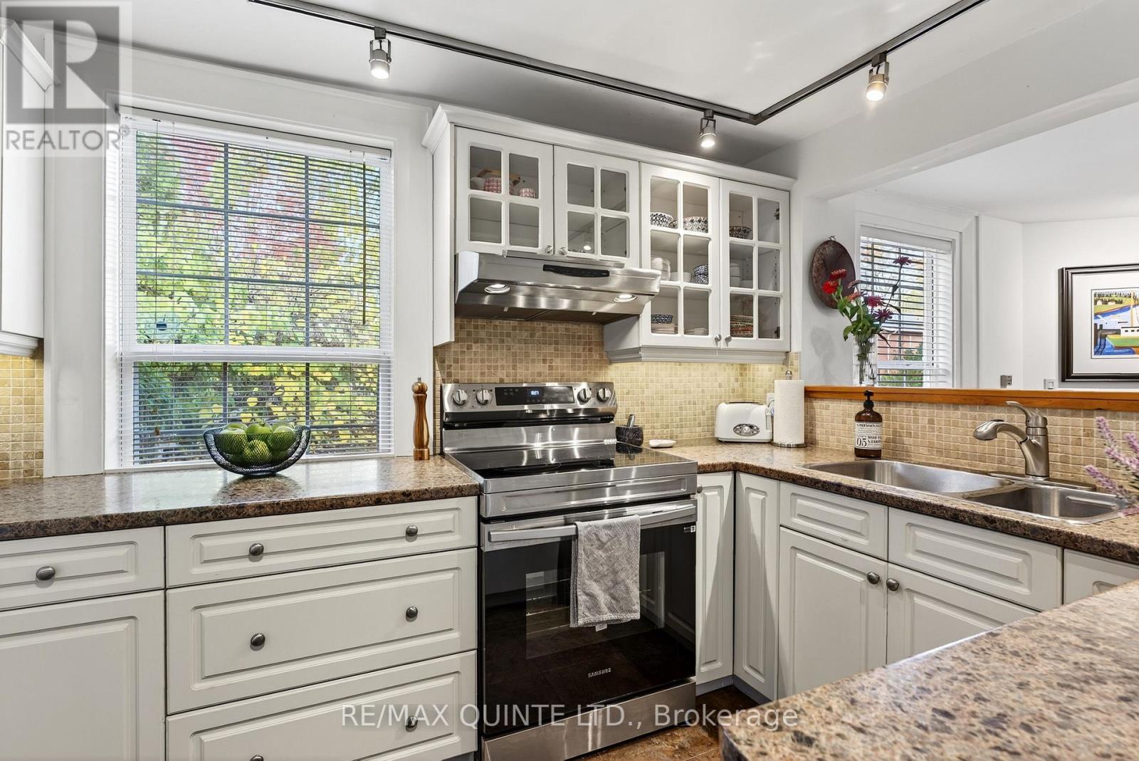 15 Talbot Street, Prince Edward County, Ontario  K0K 2T0 - Photo 14 - X12487356