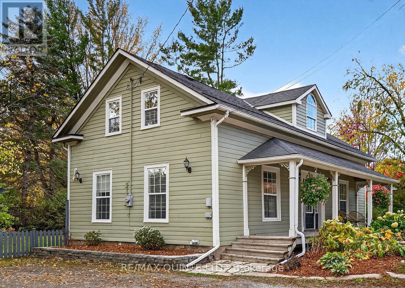 15 Talbot Street, Prince Edward County, Ontario  K0K 2T0 - Photo 2 - X12487356