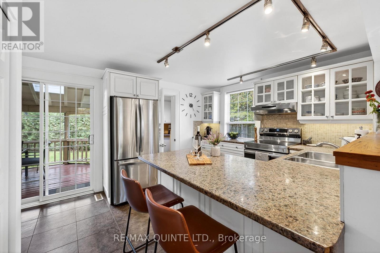 15 Talbot Street, Prince Edward County, Ontario  K0K 2T0 - Photo 11 - X12487356