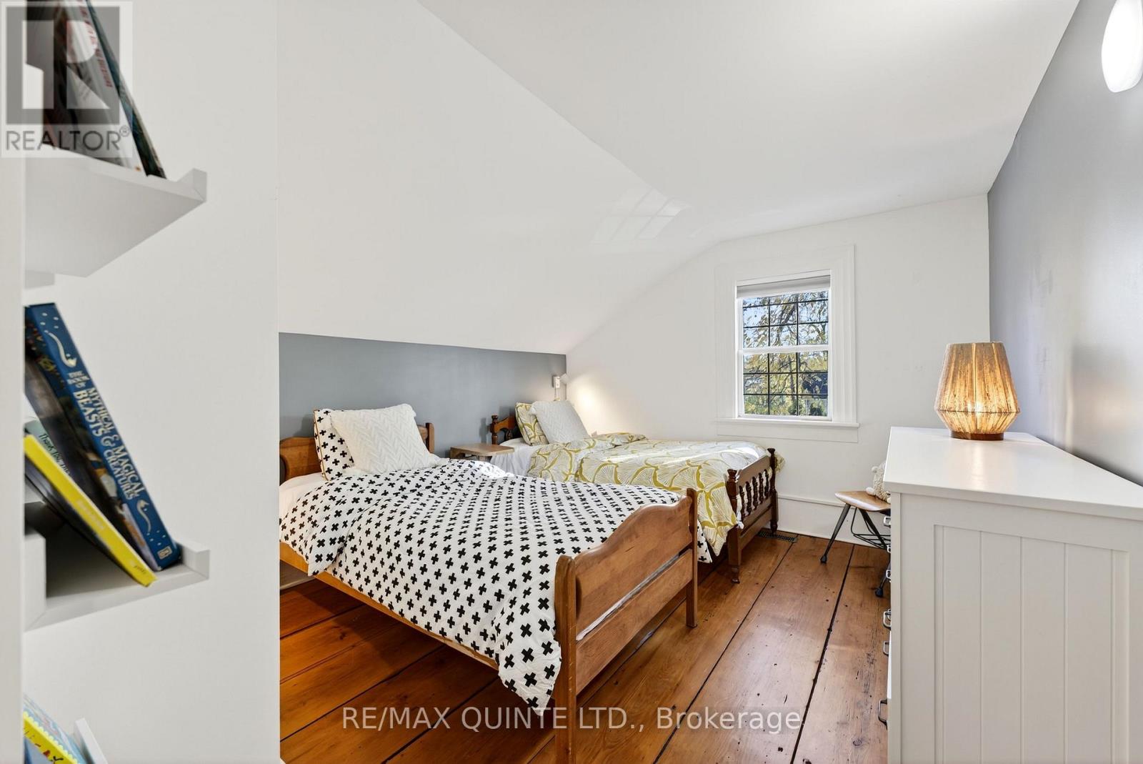 15 Talbot Street, Prince Edward County, Ontario  K0K 2T0 - Photo 37 - X12487356