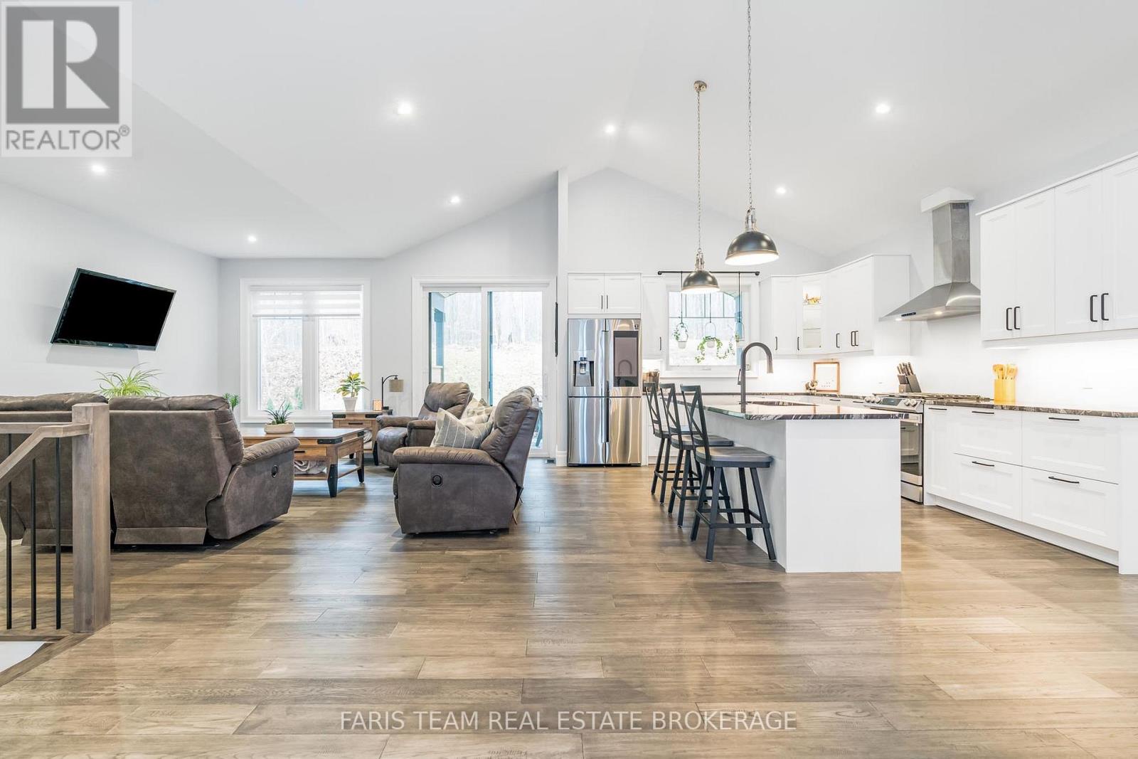 1532 Champlain Road, Tiny, Ontario  L9M 0C1 - Photo 13 - S12489572