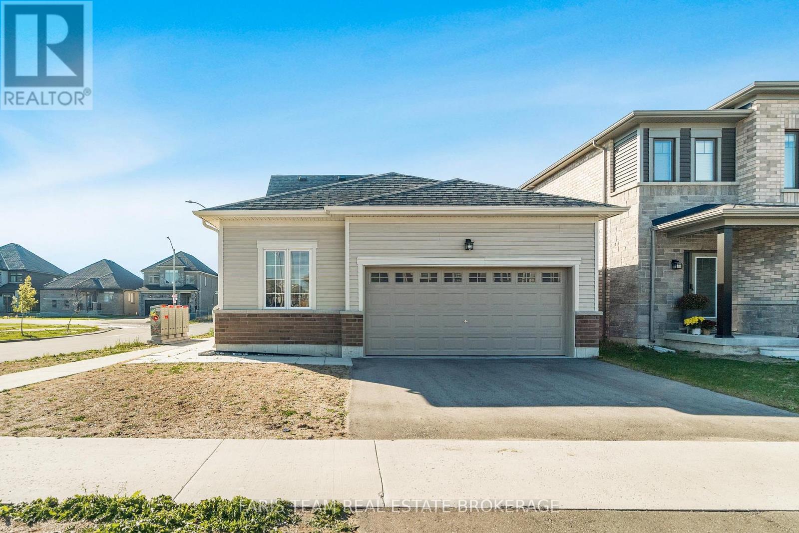 1 Harvest Crescent, Barrie, Ontario  L9J 0T3 - Photo 3 - S12489698