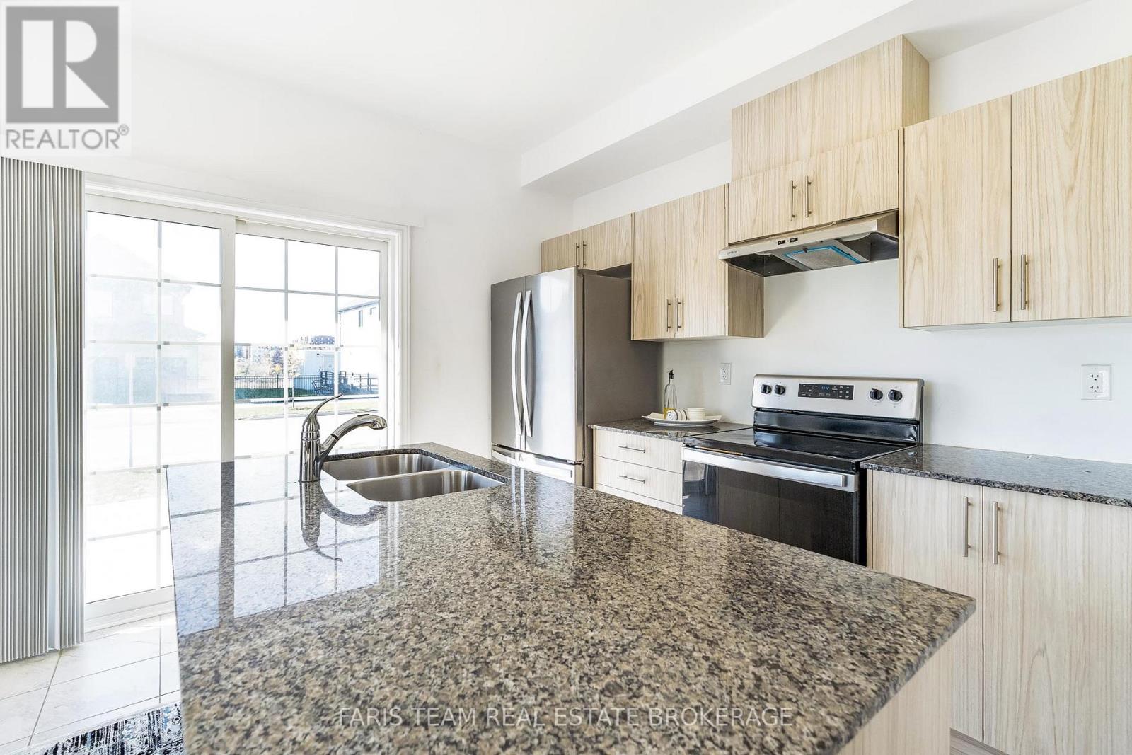 1 Harvest Crescent, Barrie, Ontario  L9J 0T3 - Photo 5 - S12489698