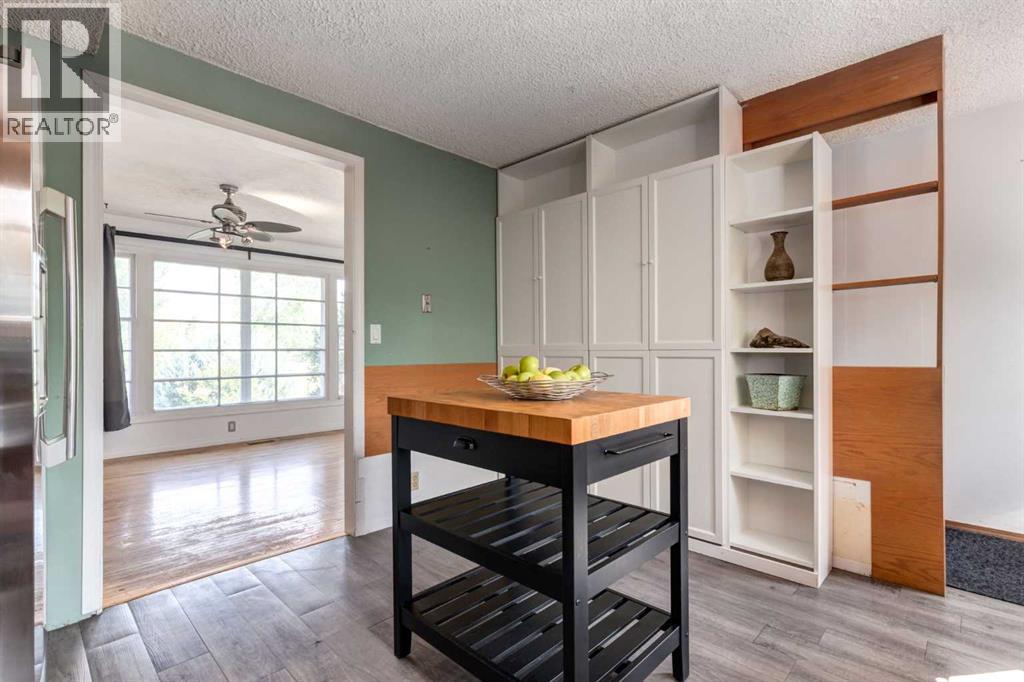 6707 Bow Crescent Nw, Calgary, Alberta  T3B 2C8 - Photo 8 - A2240710