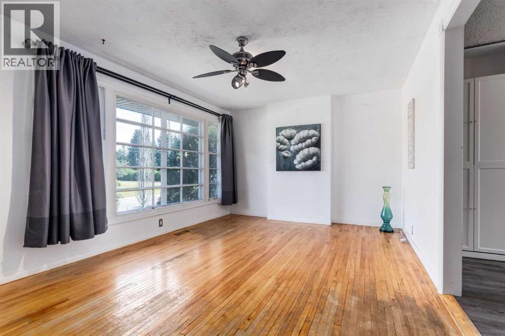 6707 Bow Crescent Nw, Calgary, Alberta  T3B 2C8 - Photo 10 - A2240710