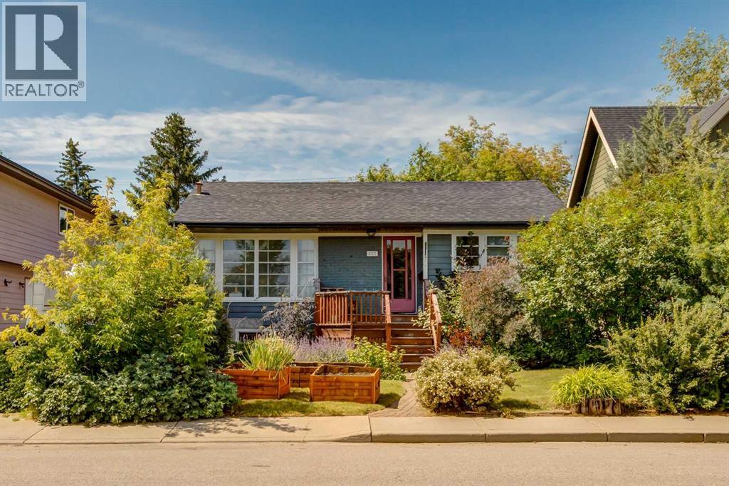 6707 Bow Crescent Nw, Calgary, Alberta  T3B 2C8 - Photo 1 - A2240710