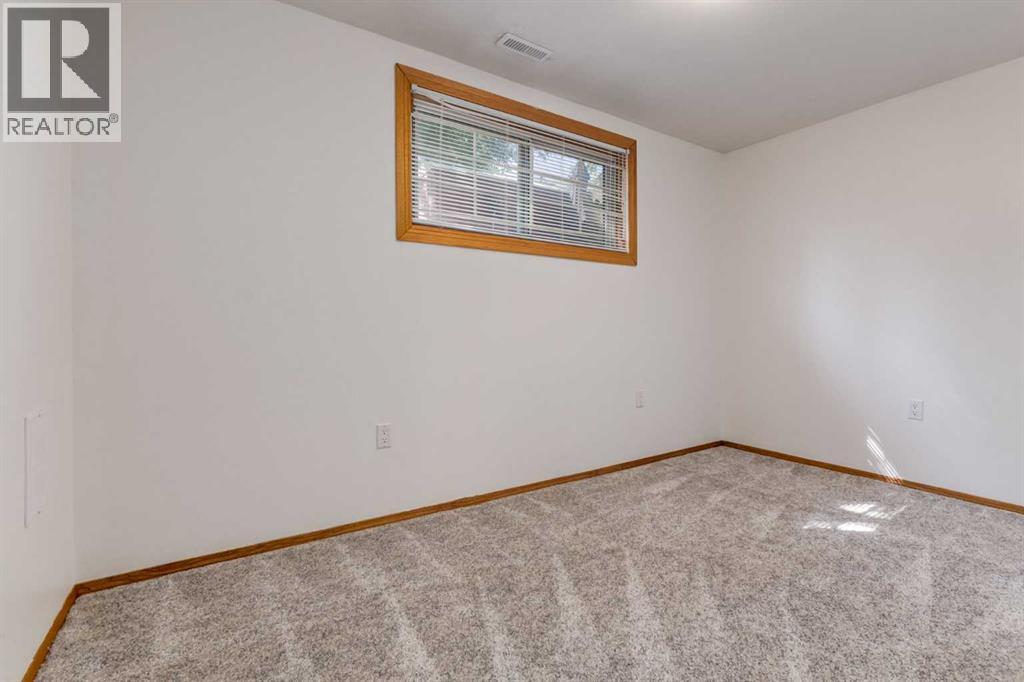 6707 Bow Crescent Nw, Calgary, Alberta  T3B 2C8 - Photo 31 - A2240710