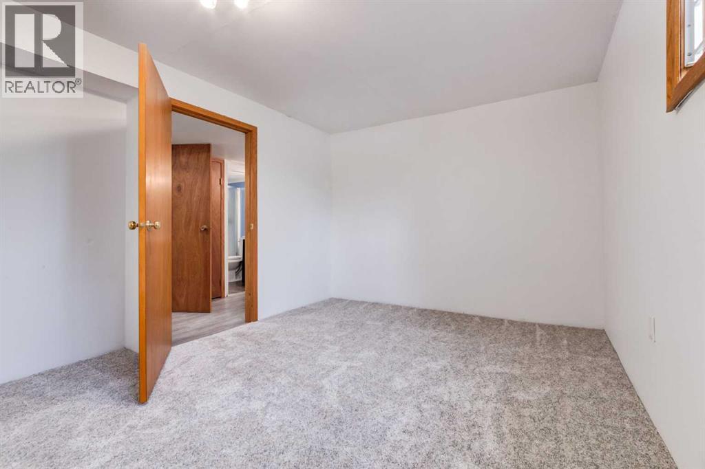 6707 Bow Crescent Nw, Calgary, Alberta  T3B 2C8 - Photo 22 - A2240710