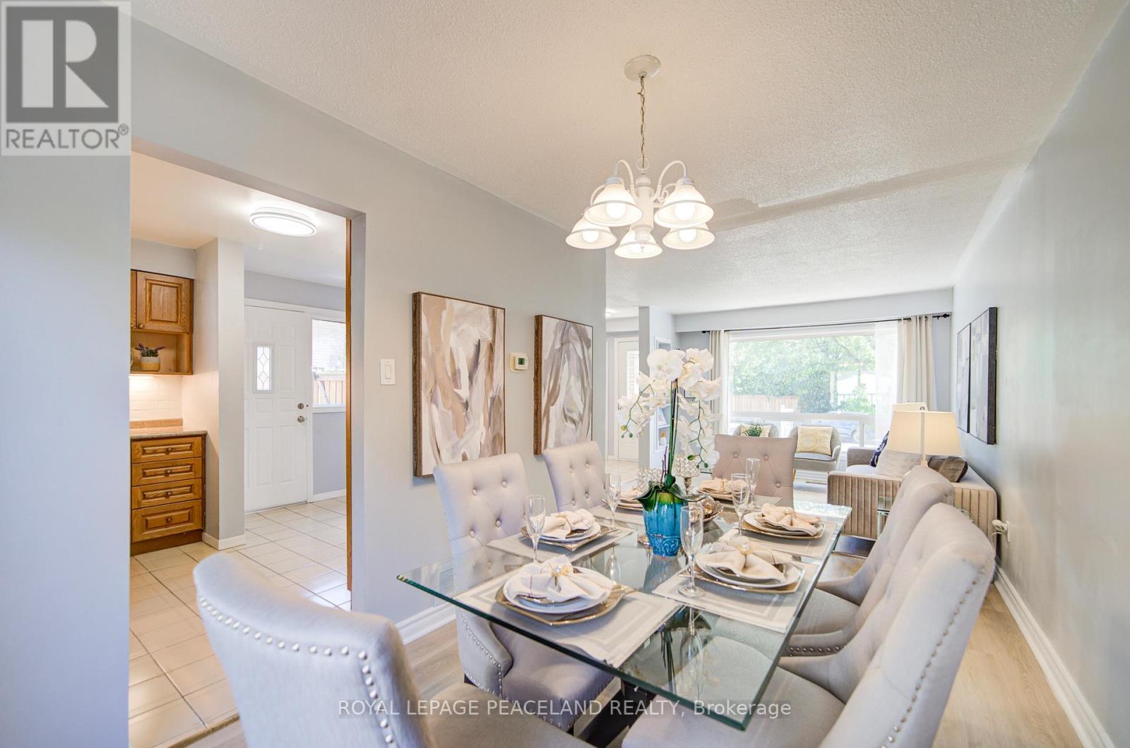 718 Eaglemount Crescent, Mississauga, Ontario  L5C 1N9 - Photo 13 - W12489576