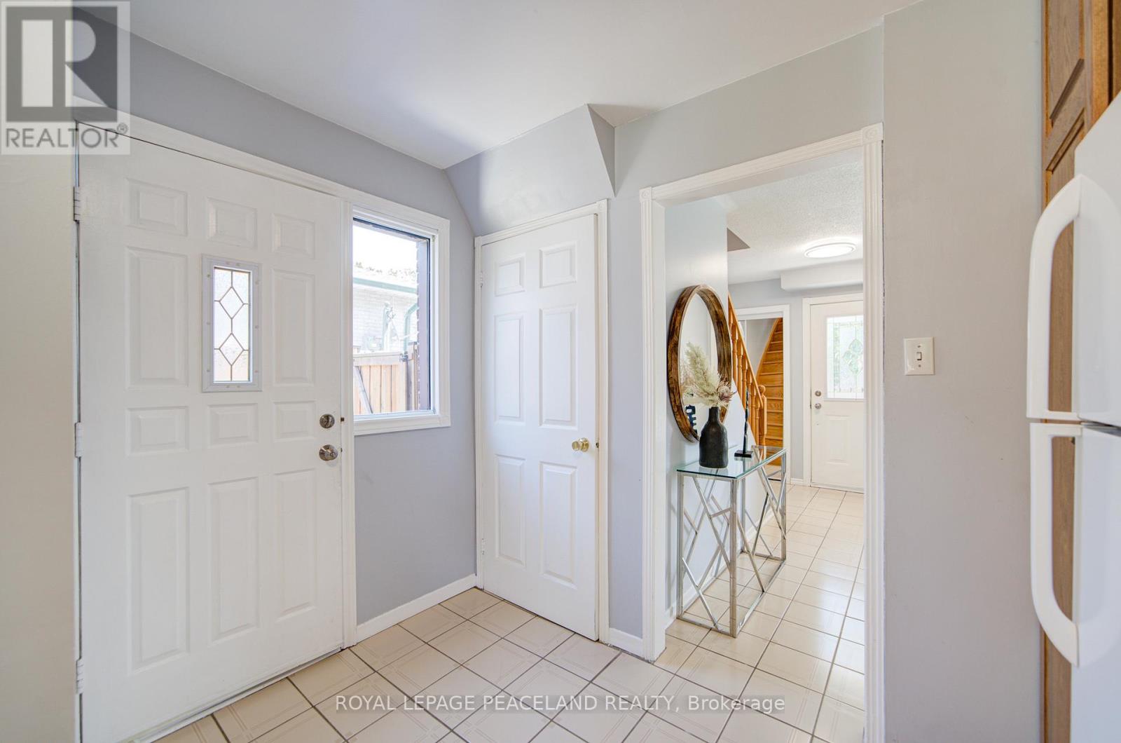 718 Eaglemount Crescent, Mississauga, Ontario  L5C 1N9 - Photo 16 - W12489576