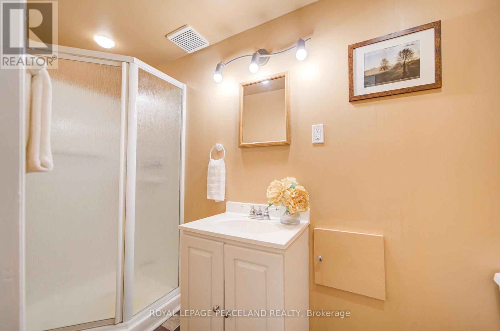 718 Eaglemount Crescent, Mississauga, Ontario  L5C 1N9 - Photo 42 - W12489576