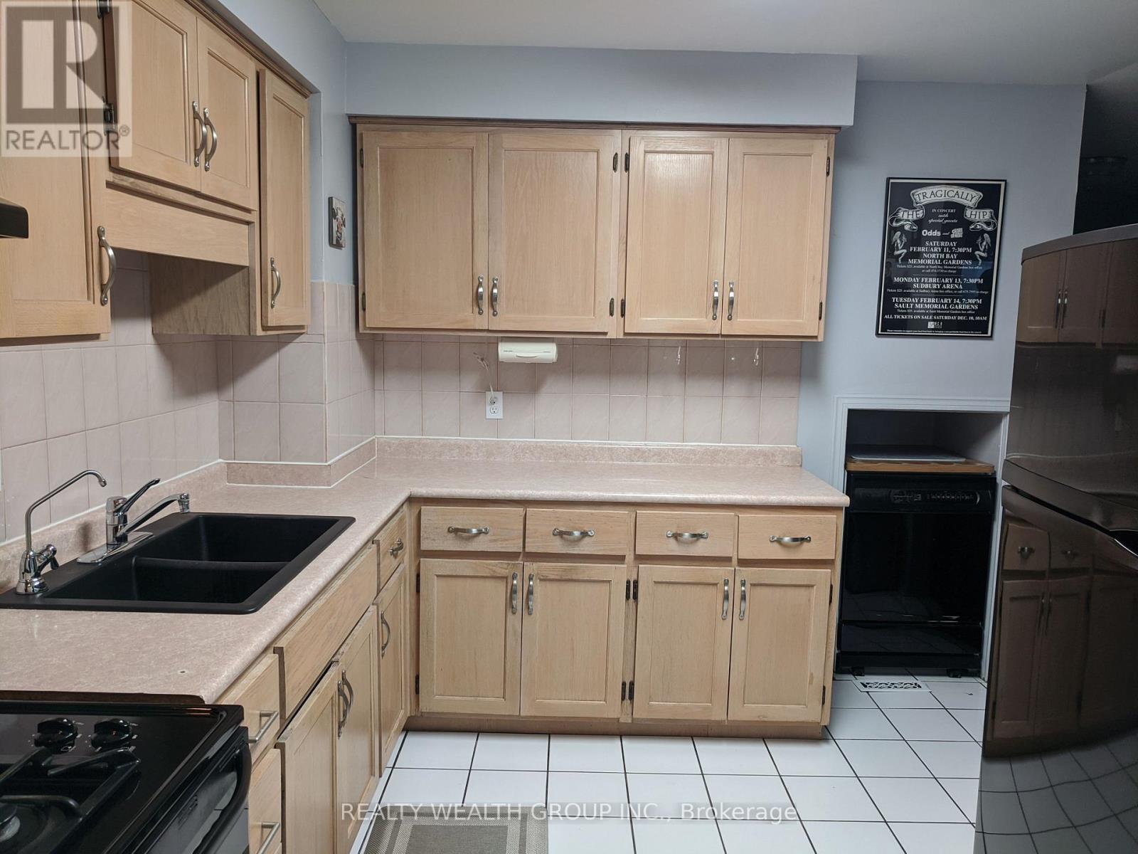 30 Ivybridge Drive, Brampton, Ontario  L6V 2X2 - Photo 10 - W12489582