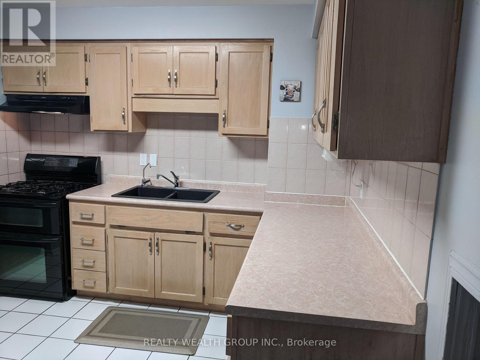 30 Ivybridge Drive, Brampton, Ontario  L6V 2X2 - Photo 11 - W12489582