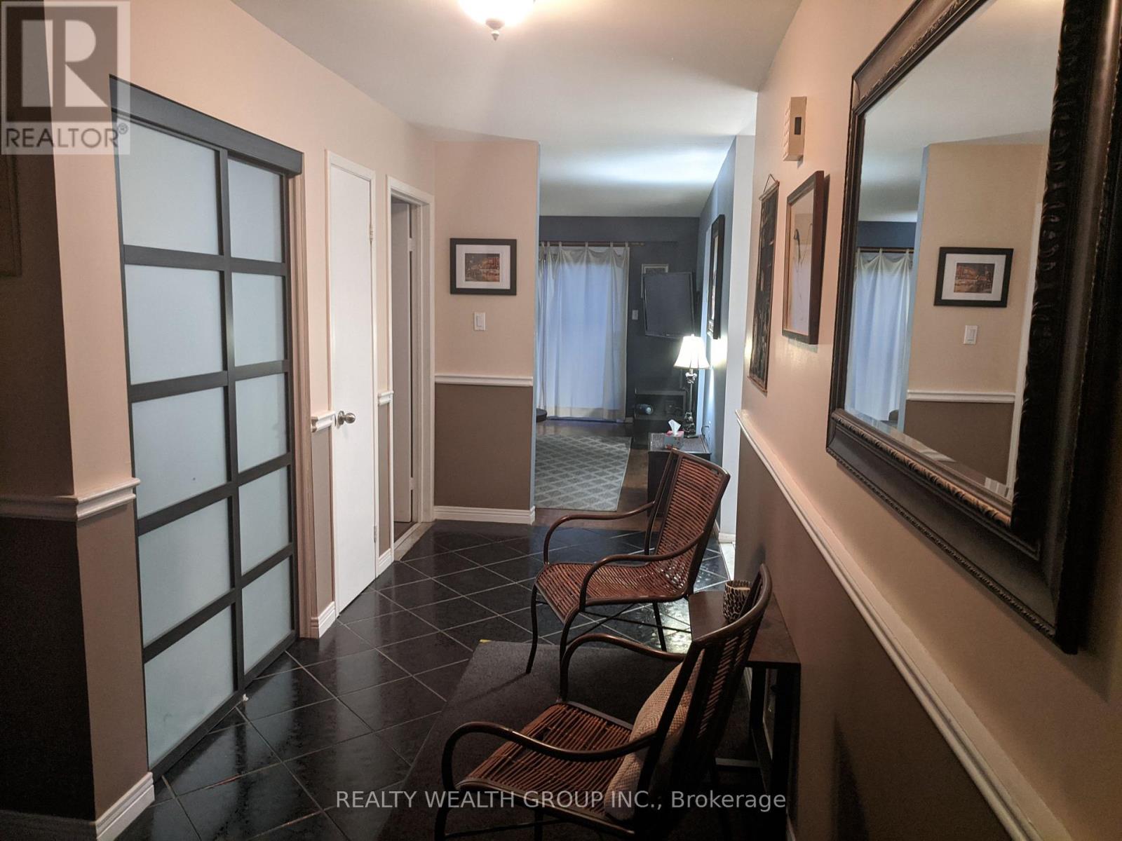 30 Ivybridge Drive, Brampton, Ontario  L6V 2X2 - Photo 4 - W12489582