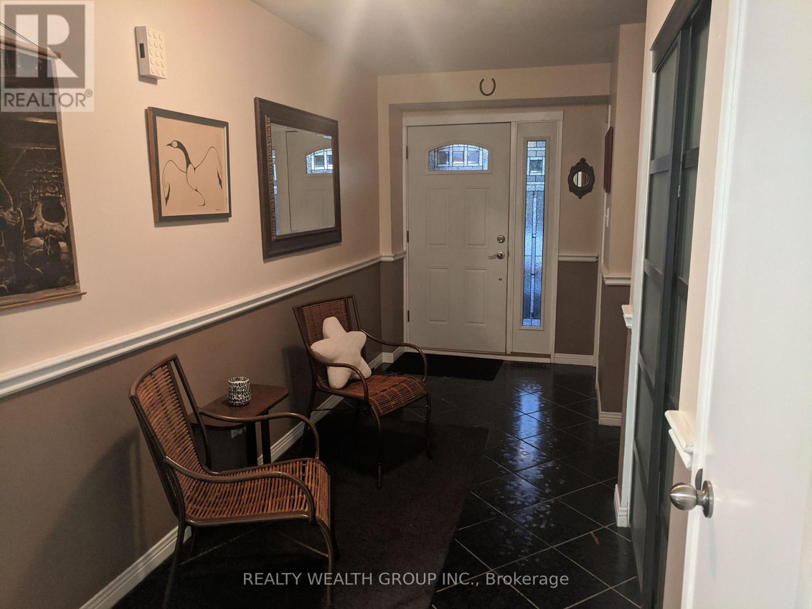 30 Ivybridge Drive, Brampton, Ontario  L6V 2X2 - Photo 5 - W12489582