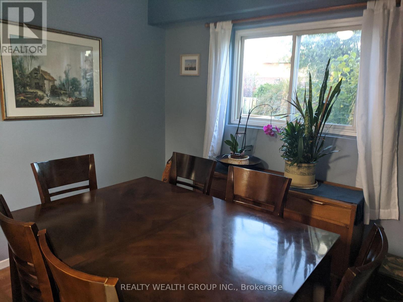 30 Ivybridge Drive, Brampton, Ontario  L6V 2X2 - Photo 9 - W12489582