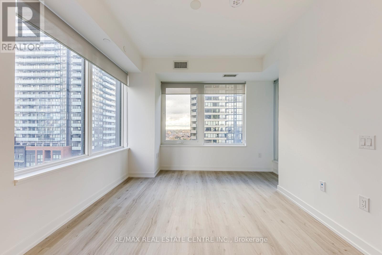 708 - 395 Square One Drive, Mississauga, Ontario  L5B 0P6 - Photo 10 - W12489592