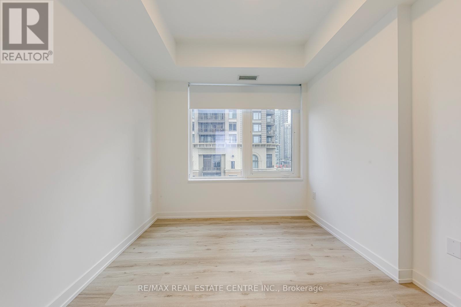 708 - 395 Square One Drive, Mississauga, Ontario  L5B 0P6 - Photo 17 - W12489592