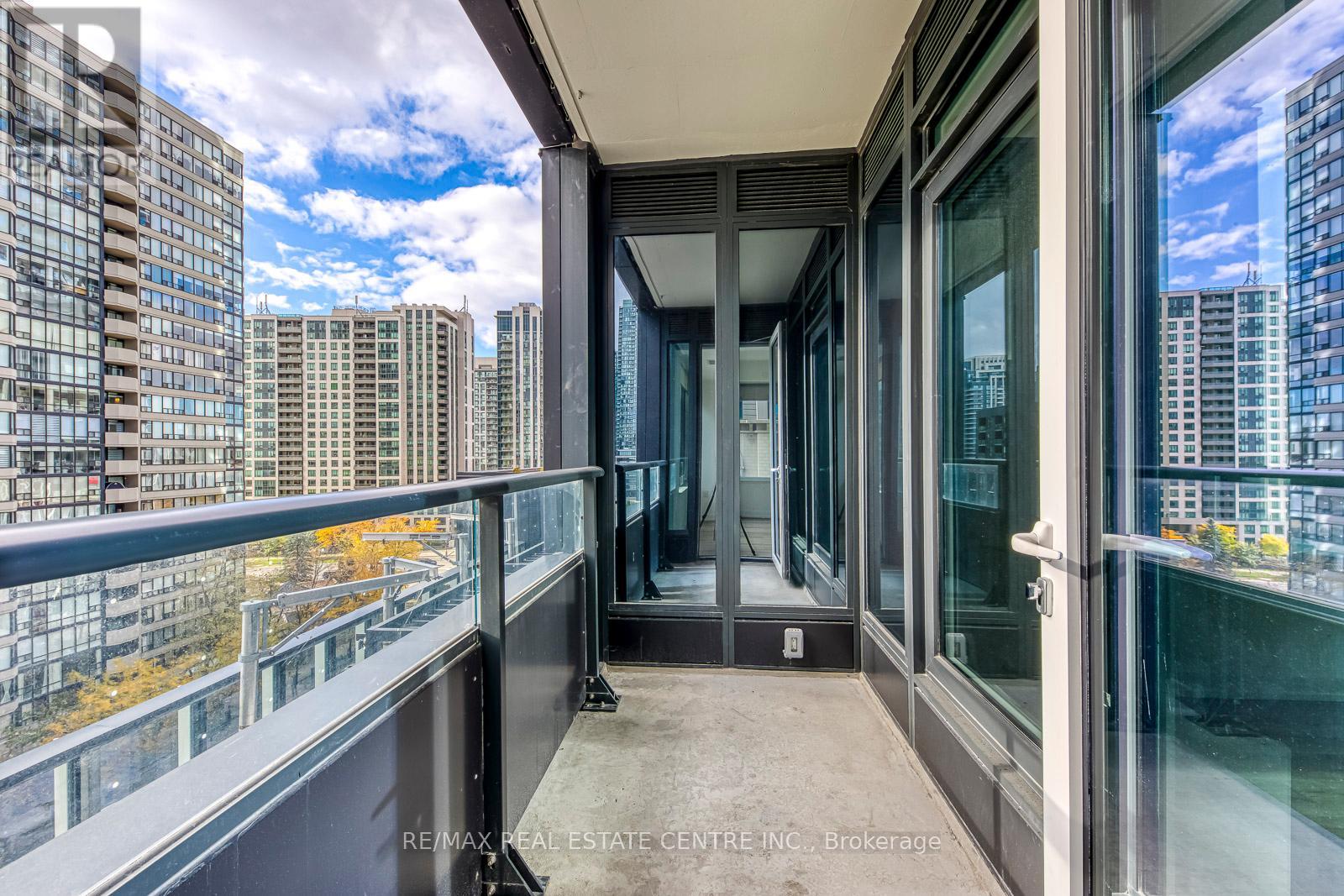 708 - 395 Square One Drive, Mississauga, Ontario  L5B 0P6 - Photo 19 - W12489592