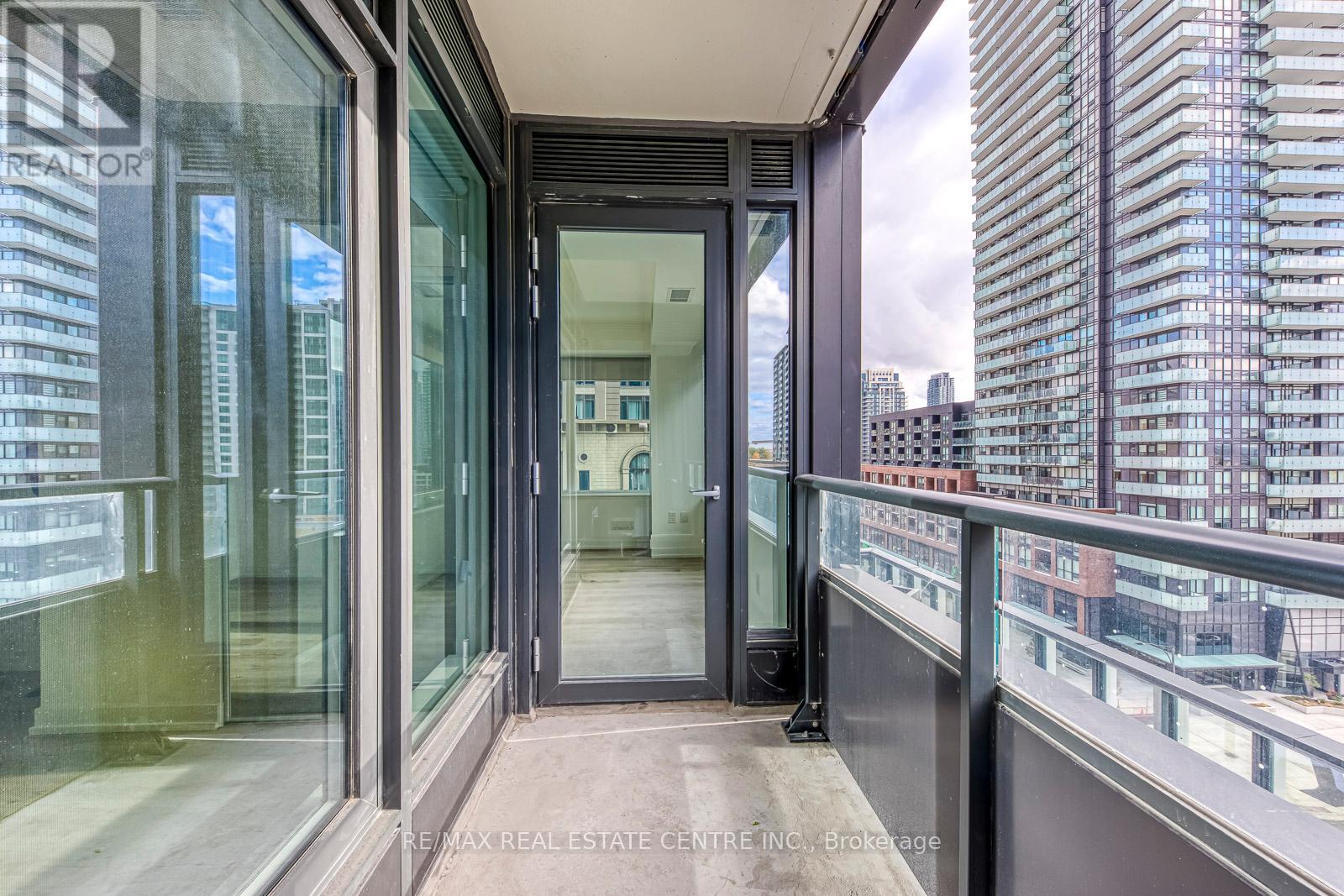 708 - 395 Square One Drive, Mississauga, Ontario  L5B 0P6 - Photo 20 - W12489592