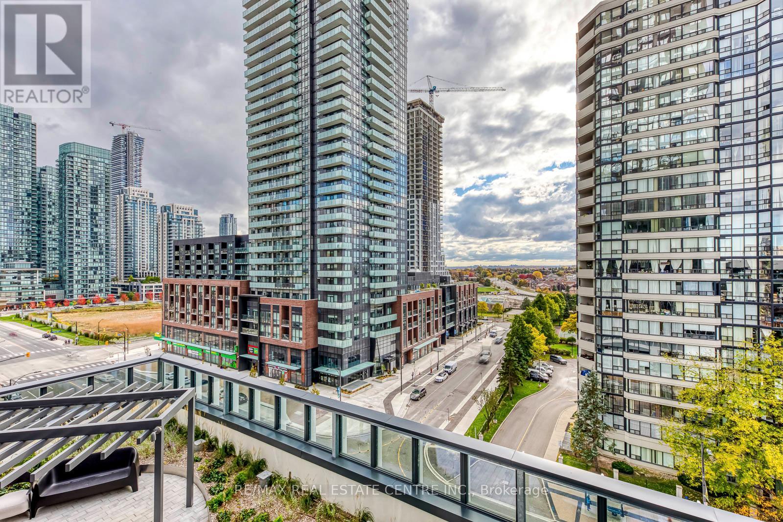 708 - 395 Square One Drive, Mississauga, Ontario  L5B 0P6 - Photo 21 - W12489592