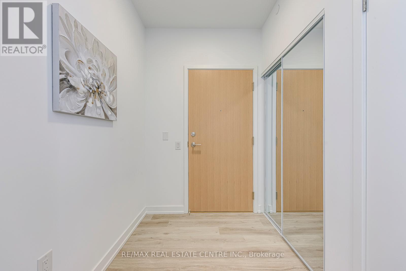 708 - 395 Square One Drive, Mississauga, Ontario  L5B 0P6 - Photo 3 - W12489592