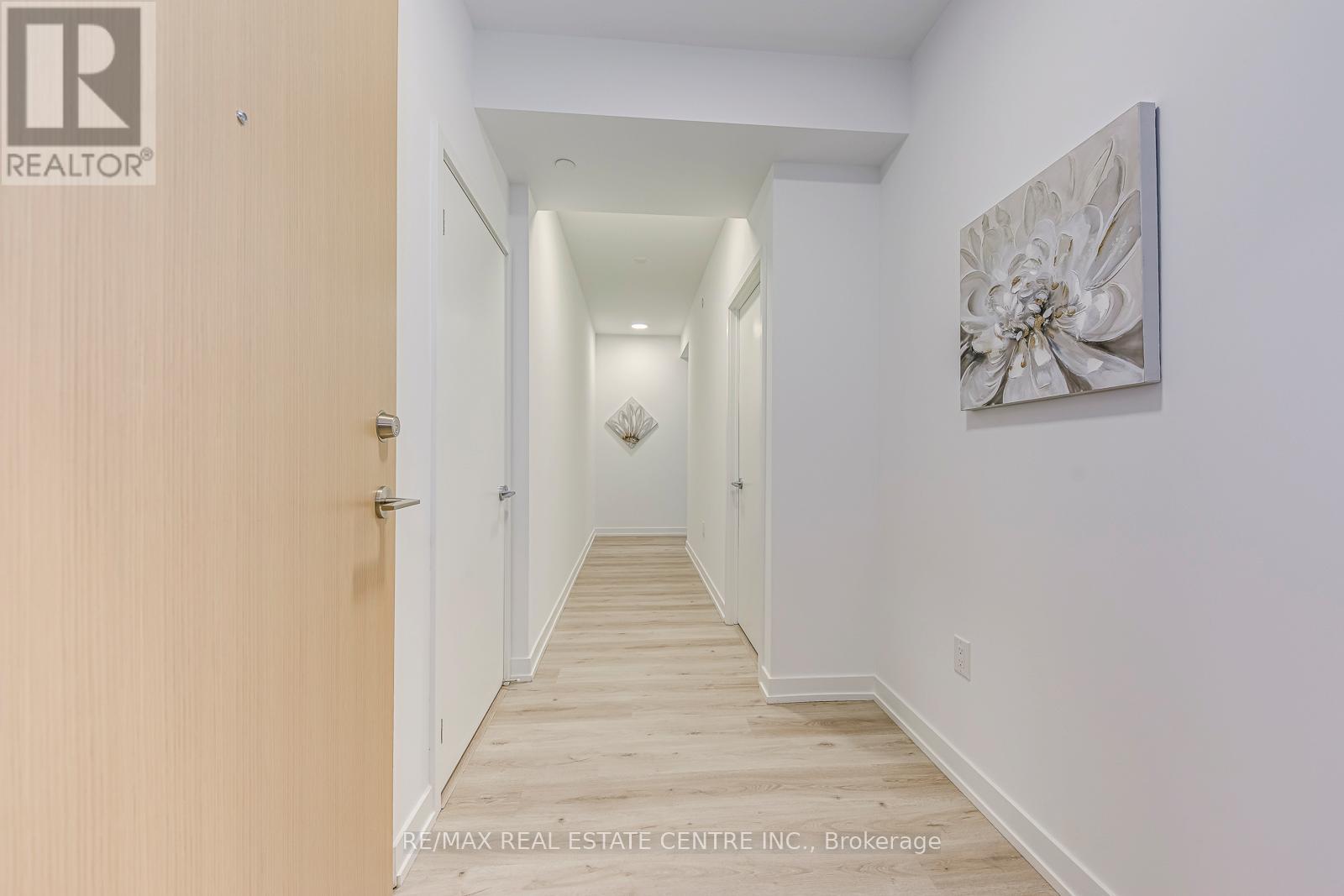 708 - 395 Square One Drive, Mississauga, Ontario  L5B 0P6 - Photo 4 - W12489592