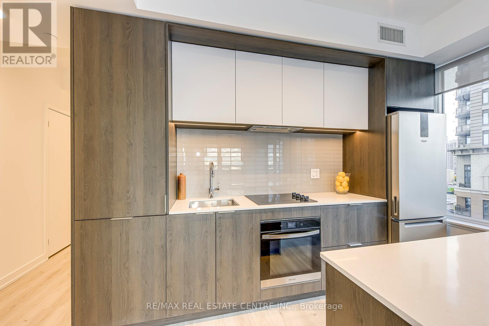 708 - 395 Square One Drive, Mississauga, Ontario  L5B 0P6 - Photo 8 - W12489592