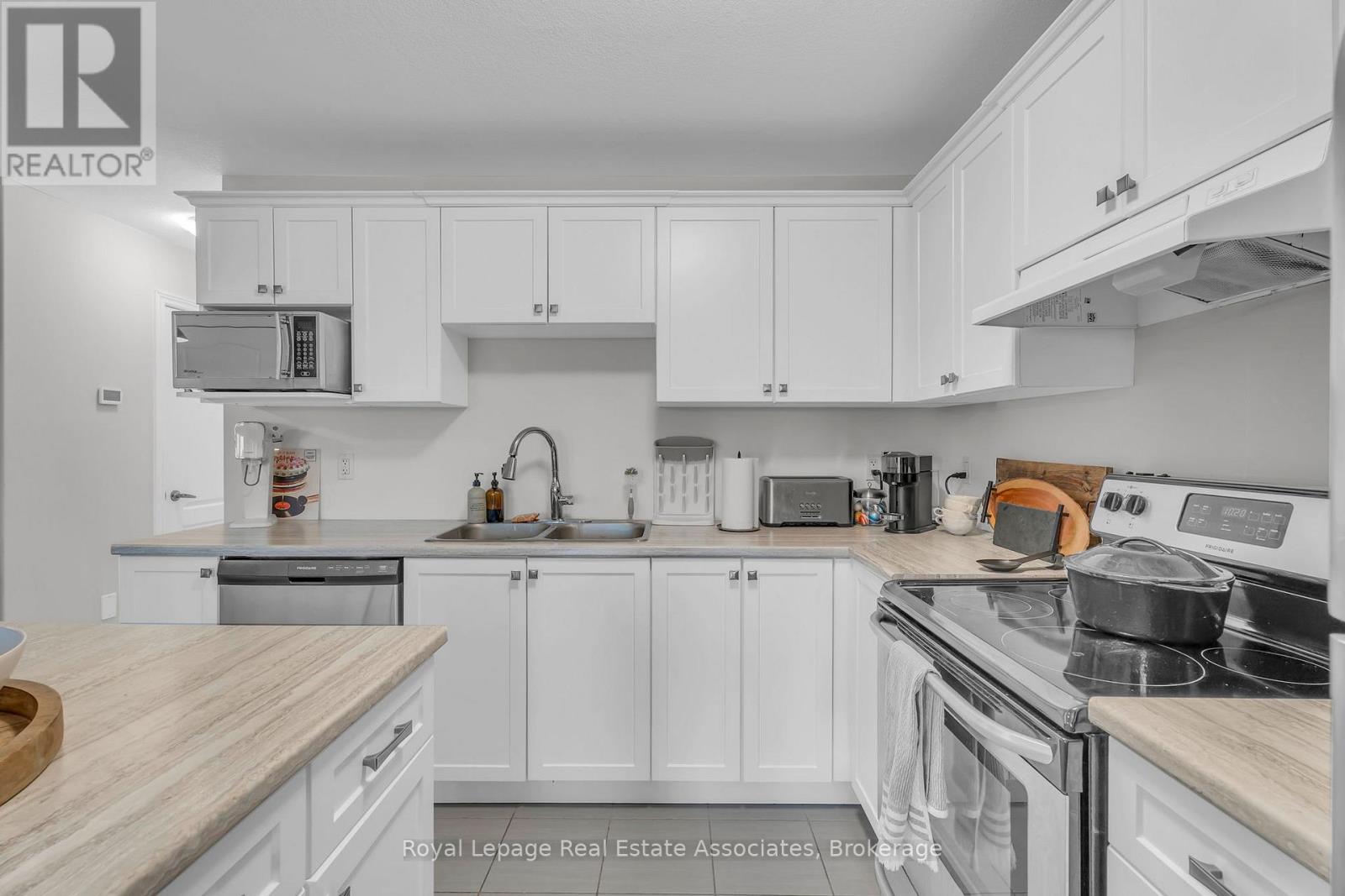 114 Winterton Court, Orangeville, Ontario  L9W 5H8 - Photo 10 - W12489660