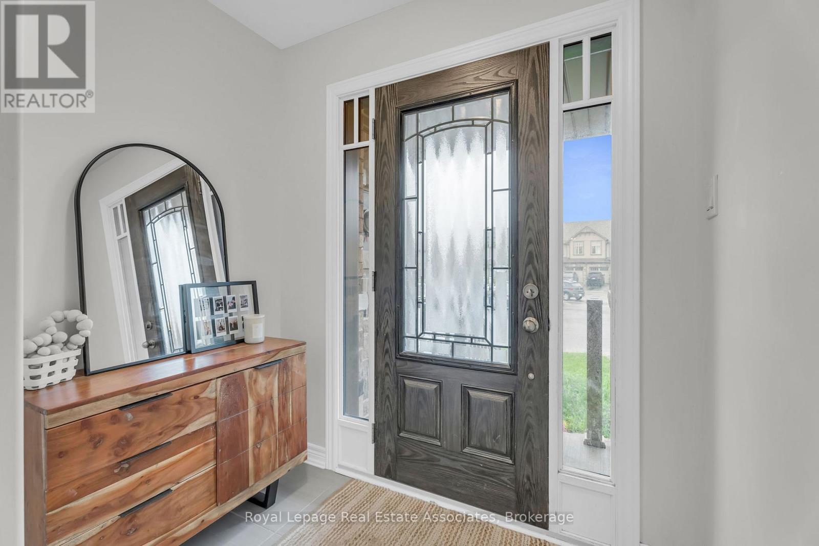 114 Winterton Court, Orangeville, Ontario  L9W 5H8 - Photo 6 - W12489660