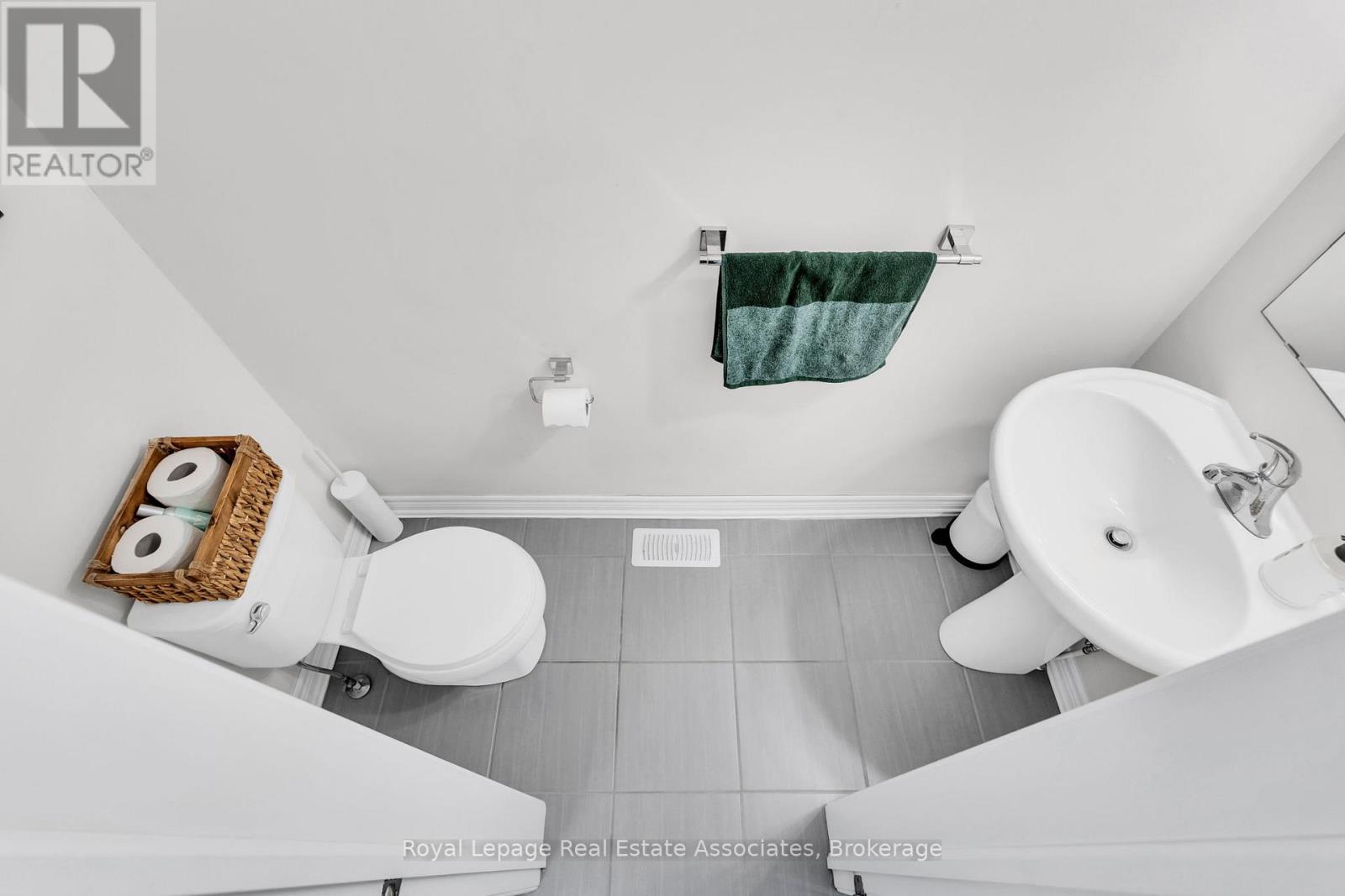 114 Winterton Court, Orangeville, Ontario  L9W 5H8 - Photo 8 - W12489660