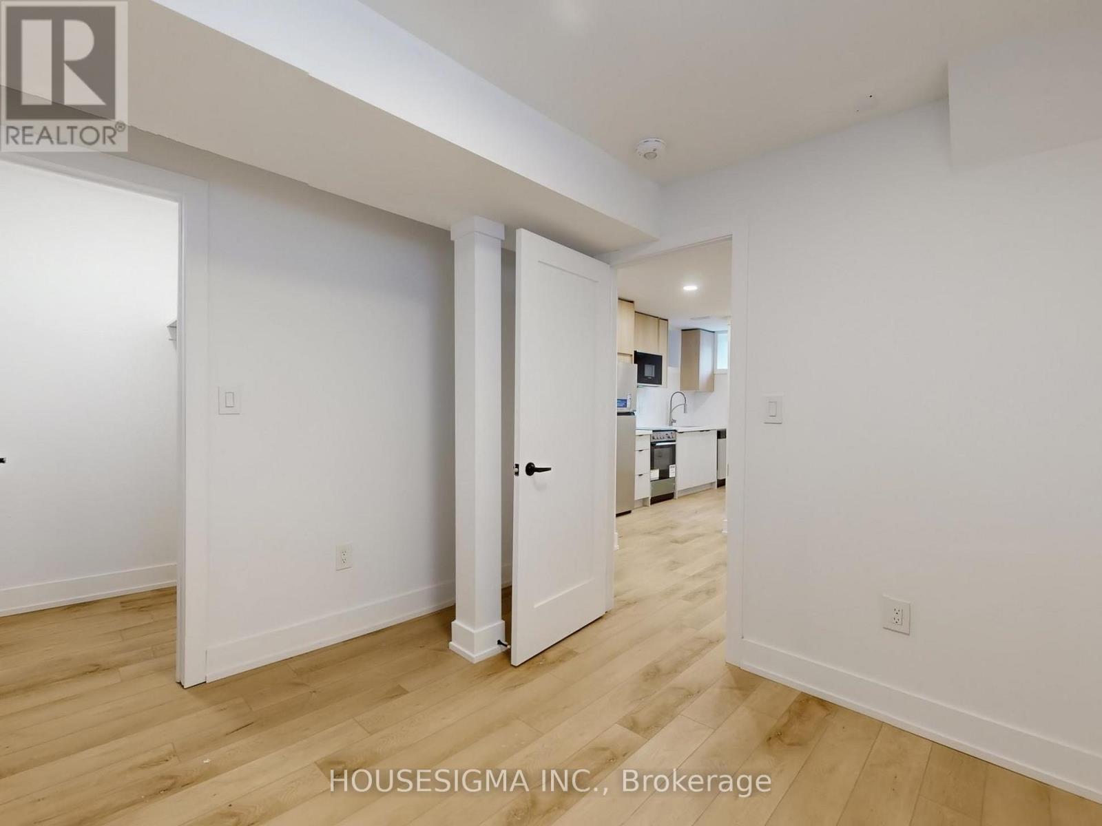 Lower - 243 Windermere Avenue, Toronto, Ontario  M6S 3K4 - Photo 14 - W12489682