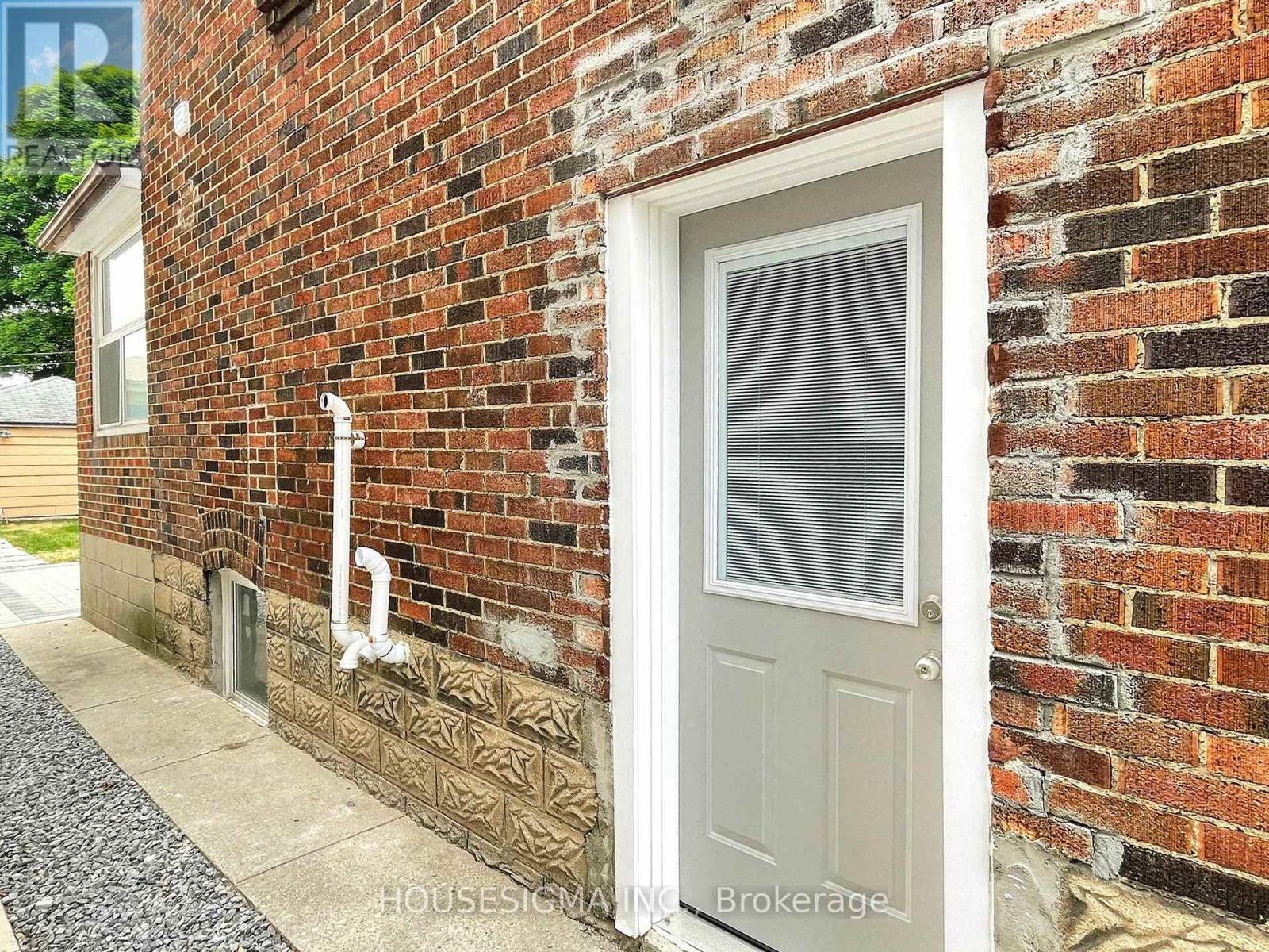 Lower - 243 Windermere Avenue, Toronto, Ontario  M6S 3K4 - Photo 3 - W12489682