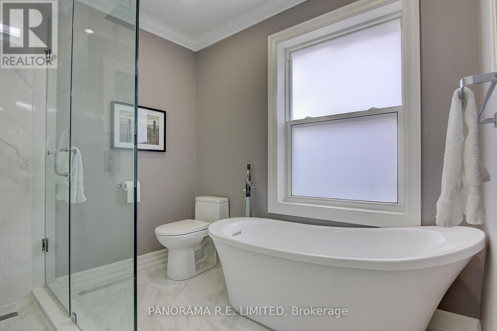 50 Maydolph Road, Toronto, Ontario  M9B 1W5 - Photo 8 - W12489700