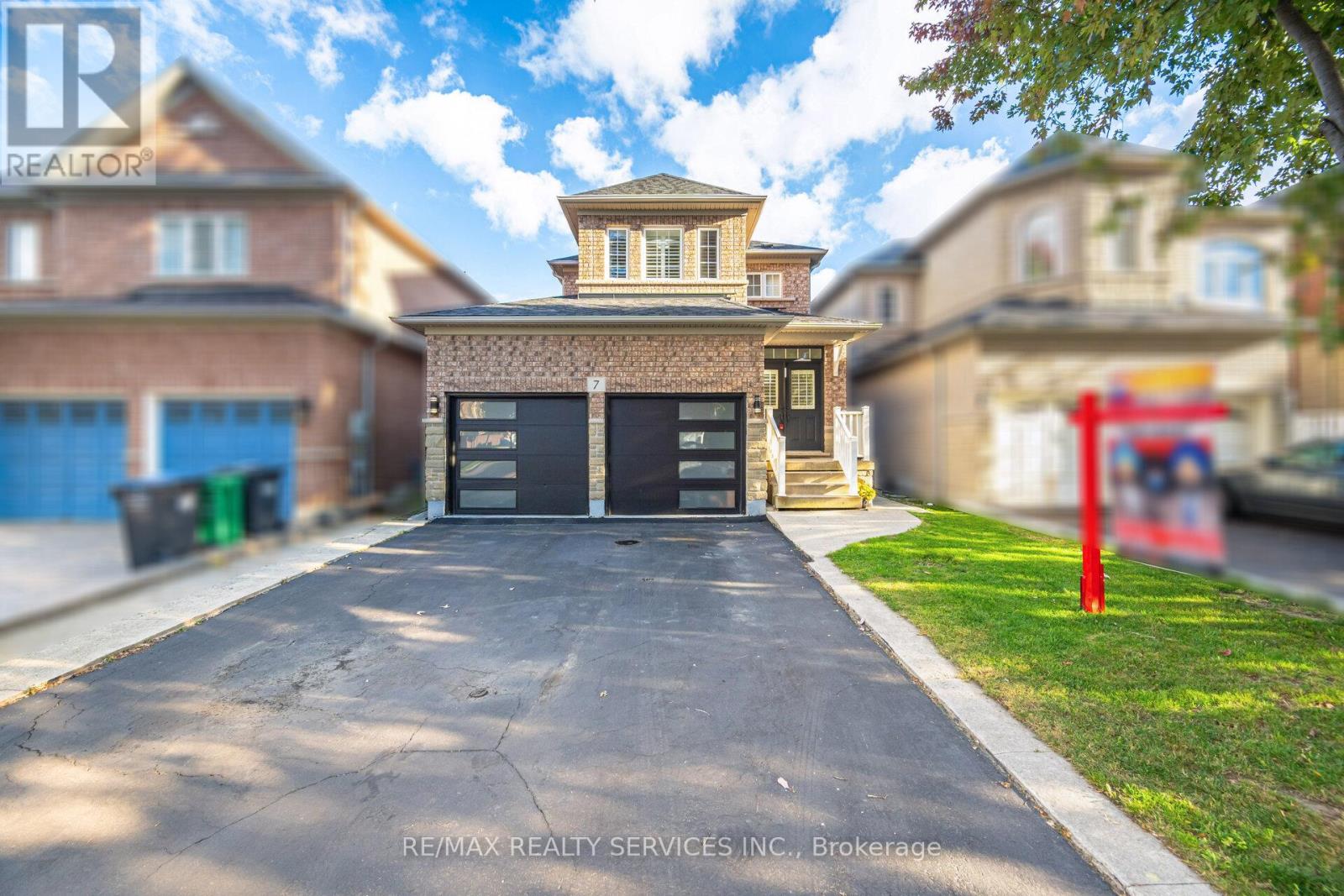 7 BLUE DIAMOND DRIVE, Brampton, Ontario