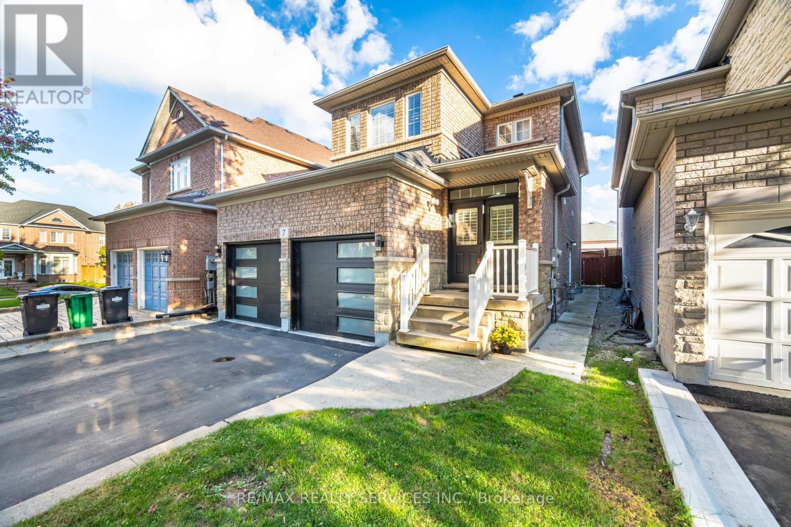 7 Blue Diamond Drive, Brampton, Ontario  L6S 6J1 - Photo 2 - W12489712